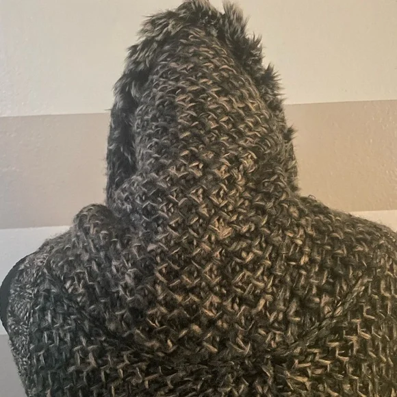 Escio Sleeveless Sweater Vest Small – Mixed Neutral Tone Knit with Fringe - Picture 4 of 13